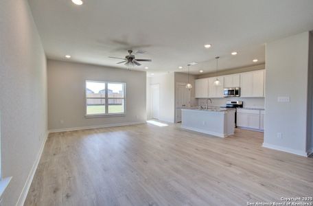 New construction Single-Family house 3664 Meteor Rd, New Braunfels, TX 78130 Landmark Series - Meyerson- photo 7 7