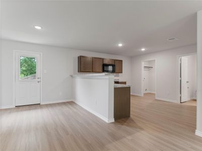 New construction Single-Family house 312 N Orange St, Sweeny, TX 77480 null- photo 3 3