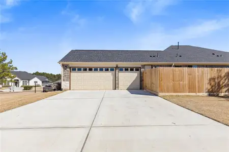 New construction Single-Family house 311 Bentwood Ct, Montgomery, TX 77356 - image 3