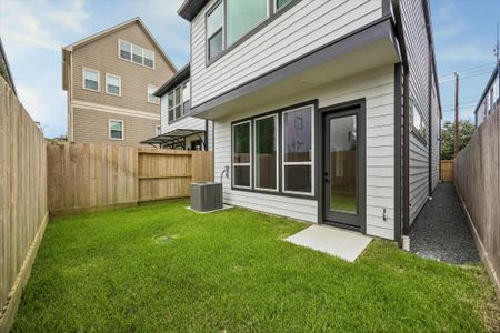 New construction Single-Family house 5339 Larkin St, Houston, TX 77007 - image 4
