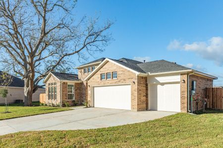 New construction Single-Family house 10 Green Meadows Ln, West Columbia, TX 77486 - image