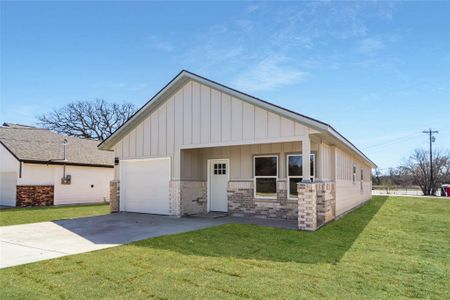 New construction Single-Family house 4035 Lake St, Greenville, TX 75401 null- photo 0