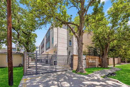 New construction Single-Family house 1111 W 21st St, Houston, TX 77008 - image