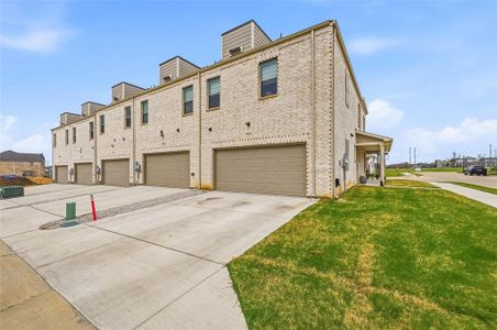 New construction Townhouse house 634 Blue Ridge Dr, Mansfield, TX 76063 - image