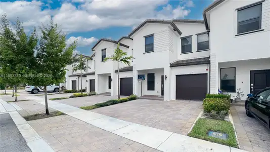 New construction Townhouse house 204 Sw 159Th Pl, Pembroke Pines, FL 33027 - image