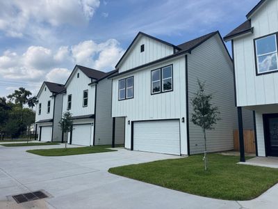 New construction Single-Family house 1306 Duff Ln, Houston, TX 77022 - image