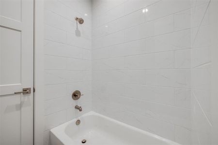 New construction Single-Family house 411 W Drew St, Houston, TX 77006 null- photo 24 24