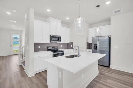 New construction Single-Family house 7963 Chandler Lake Ct, Hudson, FL 34667 plan Shoreline - image 7