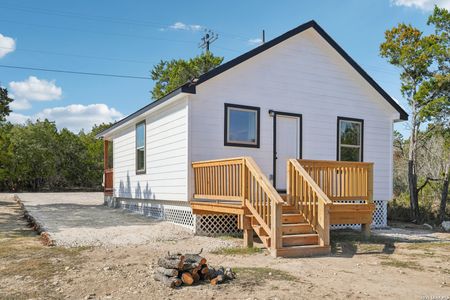 New construction Single-Family house 118 Matt Dillon Dr, Bandera, TX 78003 - image