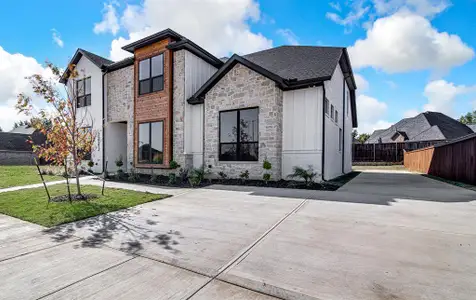 New construction Single-Family house 13712 W Riviera Dr, Burleson, TX 76028 - image