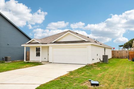 New construction Single-Family house 714 Wolf Crst, Seguin, TX 78155 - image