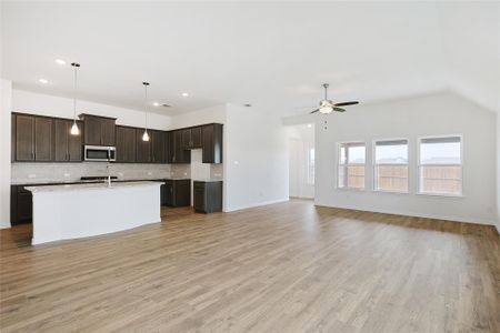 New construction Single-Family house 2127 Villa Bella Ln, Friendswood, TX 77546 plan Premier Series - Mahogany - image 9