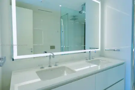 New construction Condo house 300 Biscayne Blvd Wy, Unit 1806, Miami, FL 33131 - image