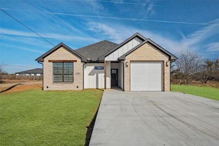 New construction Single-Family house 2201 Comet Trl, Granbury, TX 76048 - image