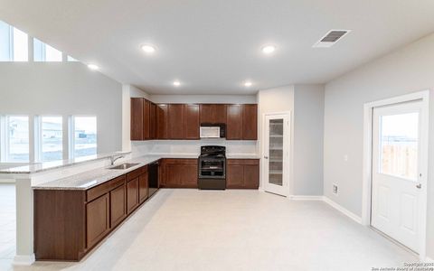 New construction Single-Family house 308 Angus Dr, Seguin, TX 78155 Rio Grande- photo 6 6