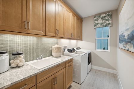 New construction Single-Family house 5379 Wolf Creek Dr, Apollo Beach, FL 33572 plan Hyde Park III - image 6