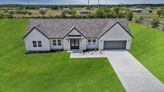 New construction Single-Family house 122 Ranchero Wy, Natalia, TX 78059 - image