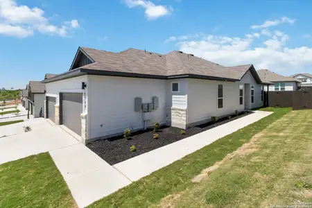 New construction Multi-Family house 119 Gunner Rd, Buda, TX 78610 - image