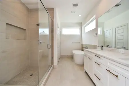 New construction Single-Family house 2104 Diagonal Ln, Houston, TX 77051 - image 4