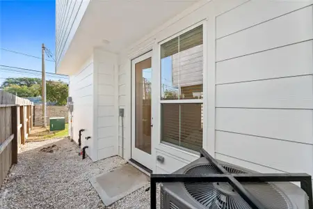 New construction Single-Family house 3107 Jensen Dr, Unit C, Houston, TX 77026 - image 20