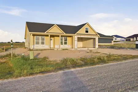 New construction Single-Family house 153 Merion Ln, La Vernia, TX 78121 plan Brentwood - image