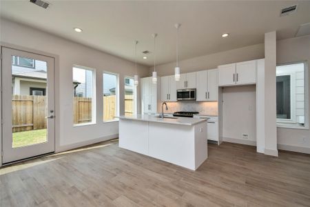New construction Single-Family house 2104 Diagonal Ln, Houston, TX 77051 - image 5