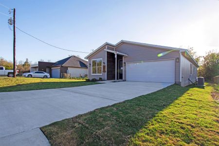 New construction Single-Family house 151 Kawainui Ln, Bastrop, TX 78602 - image