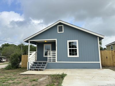 New construction Single-Family house 700 E 5th St, Nixon, TX 78140 - image