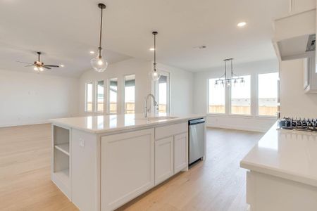 New construction Single-Family house 1605 Sequoia Wy, Burleson, TX 76028 plan Kyler - image 7