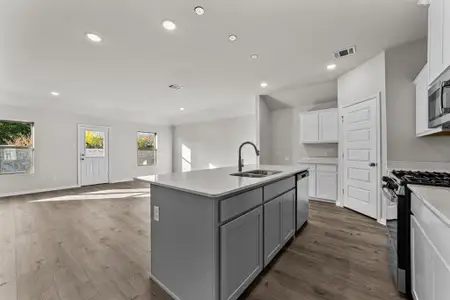 New construction Single-Family house 615 Forest Haven Dr, Van Alstyne, TX 75495 - image 9