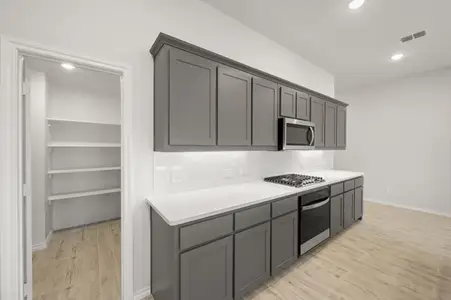 New construction Single-Family house 404 Comanche Dr, Cleburne, TX 76033 plan Lincoln - image 8