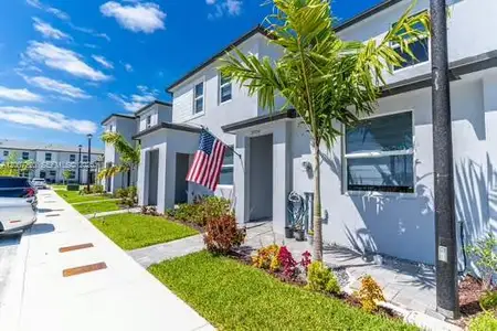 New construction Townhouse house 27704 Sw 156Th Ct, Homestead, FL 33032 - image