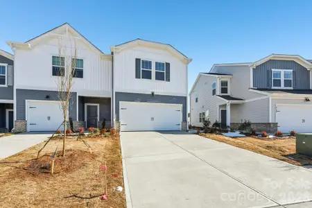New construction Townhouse house 9028 Foggy Brook Lp, Charlotte, NC 28216 - image