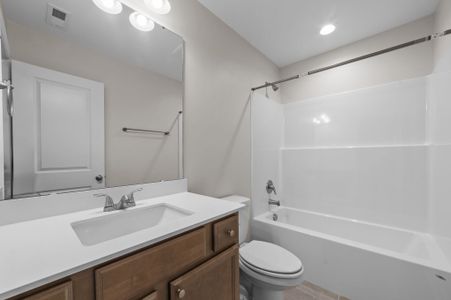 New construction Single-Family house 701 Plymouth Dr, Greenville, NC 27858 plan Dunley - image 17