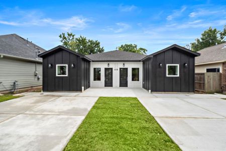 New construction Single-Family house 8402 Double St, Unit AB, Houston, TX 77088 - image