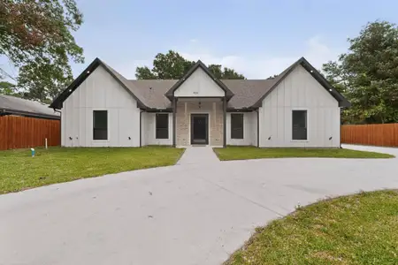 New construction Single-Family house 404 Luzon St, Tool, TX 75143 - image