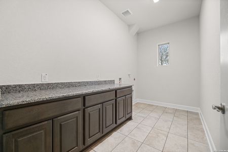 New construction Single-Family house 649 Legend Park, Castroville, TX 78009 plan 3245 - image 9