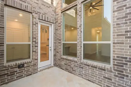 New construction Townhouse house 333 Fields Ln, Montgomery, TX 77316 - image