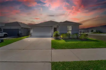 New construction Single-Family house 820 Overpool Ave, Davenport, FL 33896 null- photo 0