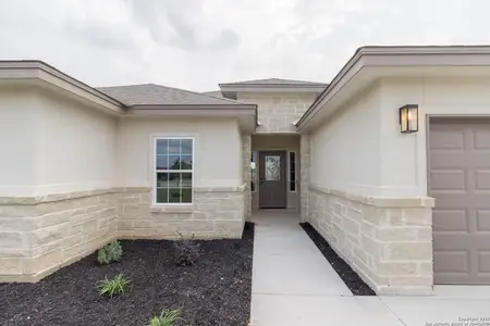 New construction Single-Family house 221 Colonial Ln, La Vernia, TX 78121 - image 3