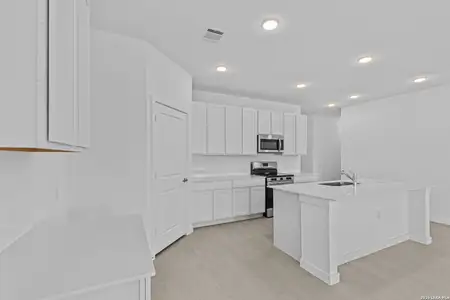 New construction Single-Family house 518 Lew Pass, San Antonio, TX 78221 plan Clearwater - image 5