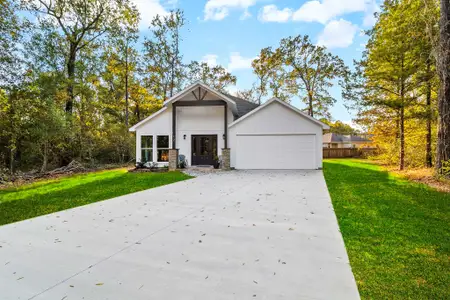 New construction Single-Family house 112 Glen Hvn, Livingston, TX 77351 - image