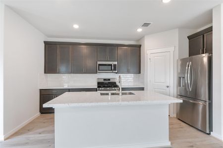 New construction Single-Family house 10913 Ozone Ct, Conroe, TX 77303 plan Landmark Series - Meyerson - image 15