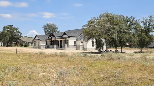 New construction Single-Family house 100 Pioneer Trl, Adkins, TX 78101 - image