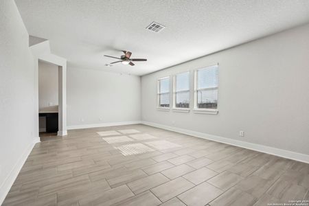 New construction Single-Family house 6402 Comanche Sky, San Antonio, TX 78233 null- photo 7 7