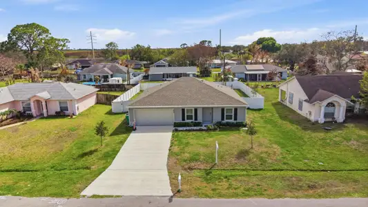 New construction Single-Family house 684 Se Crescent Ave, Port St. Lucie, FL 34984 - image