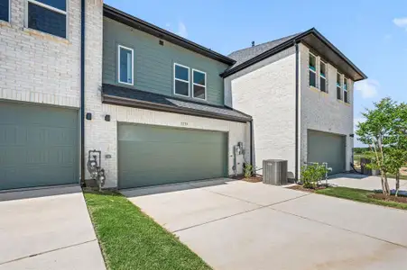 New construction Townhouse house 1133 Carnation Dr, Crowley, TX 76036 - image