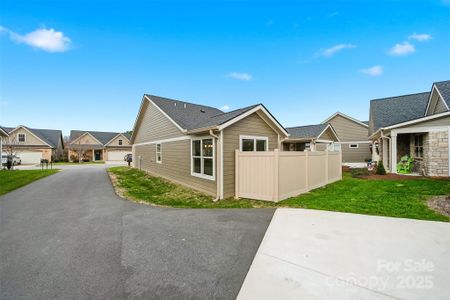 New construction Townhouse house 835A Wynnshire Dr, Hickory, NC 28601 - image 4