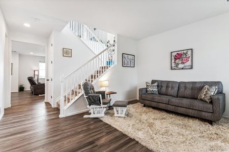 Front Living Room - Laminate flooring, lots of natuural light