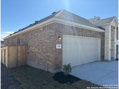 New construction Single-Family house 1348 Lockett Fls, San Antonio, TX 78245 null- photo 2 2